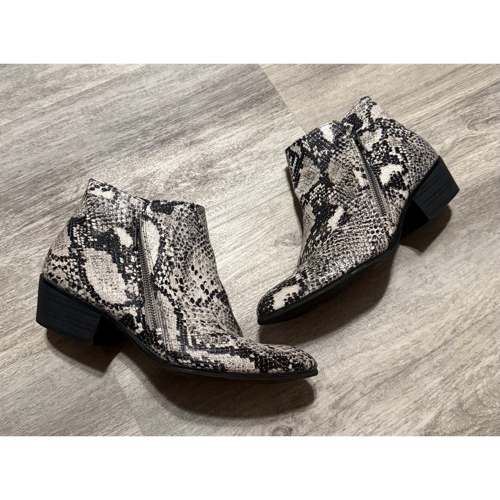 Unionbay snakeskin women's‎ booties size 8.5